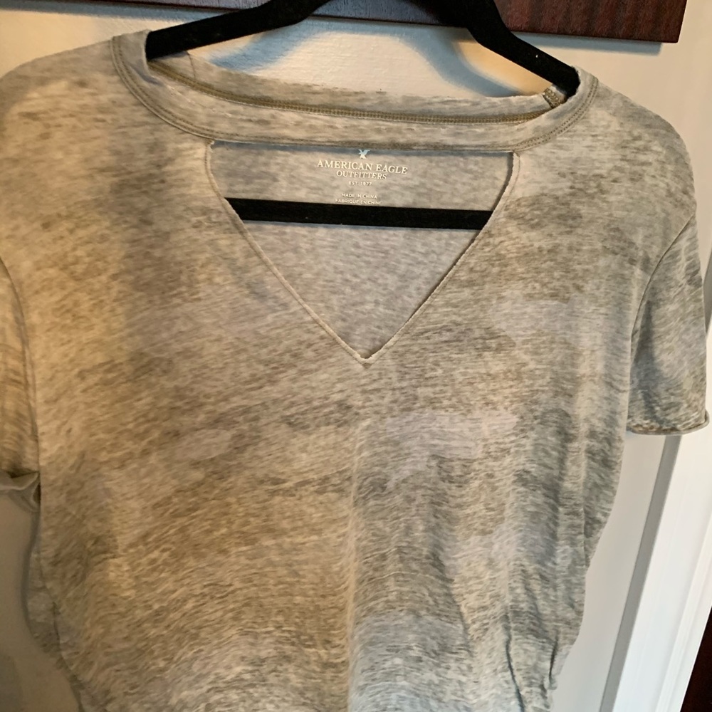 American Eagle key hole T-shirt